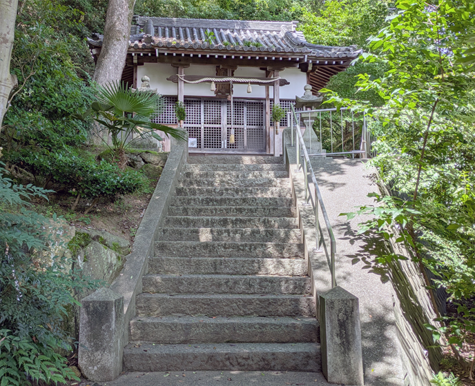 蜂穴神社